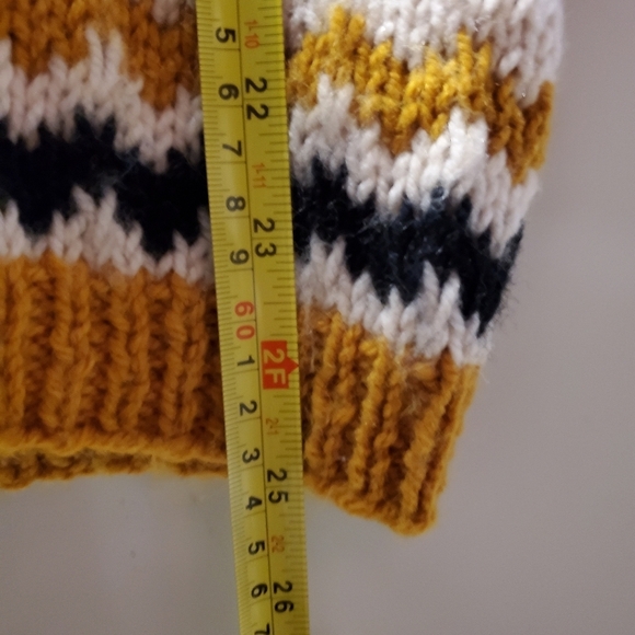 Womens 70's Earthtoned hand knitted vest - Picture 16 of 16